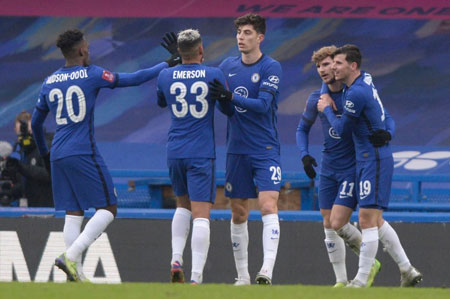 AC米兰1-0登顶意甲！38岁名将却抢走风头，带队12场不败紧追榜首