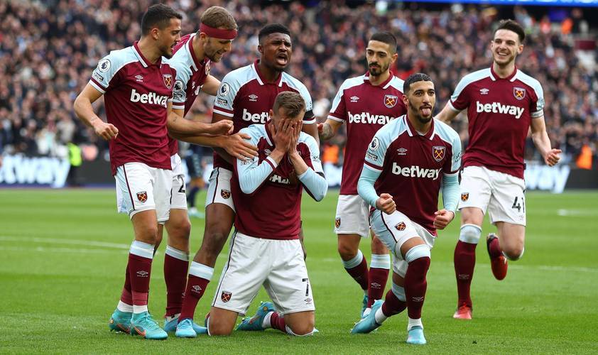 鹈鹕官方：锡安背靠背对阵老鹰将轮休