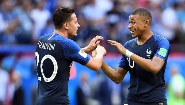 名宿：在我看来莱奥是边锋不是前锋；他配得上米兰10号球衣