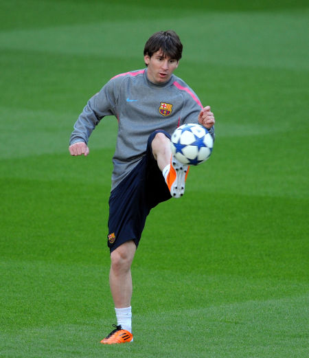 加里·内维尔：切尔西中轴线不够硬，距离赢得英超还很远