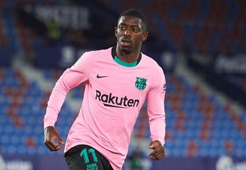 心情不错！知名说唱歌手Jay-Z现身湖人主场观看NBA杯